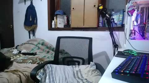 Snapshot of esjrobles chatting on 03-07-25, 06:57 Esteban online show from 03-07-25, 06:57