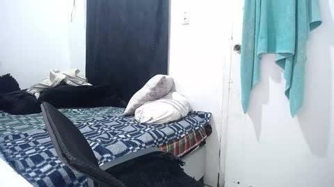 Snapshot of esjrobles chatting on 09-12-25, 03:56 Esteban online show from 09-12-25, 03:56