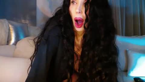 Esther online show from 02-05-25, 10:44