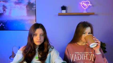 esme_moore_ online show from 10-24-25, 08:22