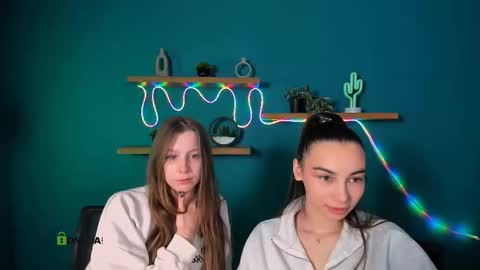 esme_moore_ online show from 12-04-25, 09:29