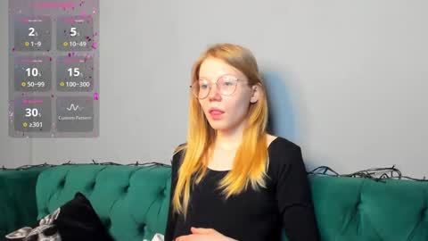 Snapshot of esme_runn chatting on 01-17-25, 10:44 Esme Runn online show from 01-17-25, 10:44
