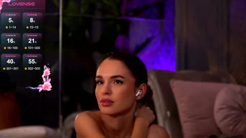 Snapshot of esmeainsley chatting on 01-10-25, 04:54 Raluca online show from 01-10-25, 04:54