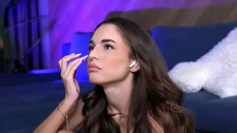 Snapshot of esmeainsley chatting on 09-26-25, 11:42 Raluca online show from 09-26-25, 11:42