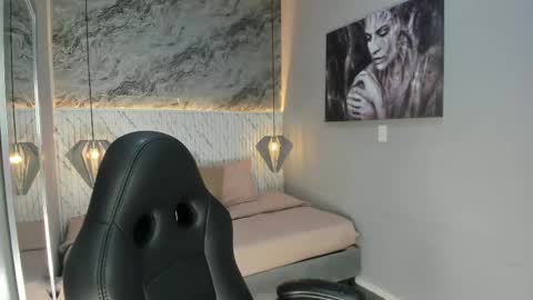 Esmeralda online show from 04-25-26, 07:55