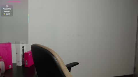 Snapshot of esmeralda_bk chatting on 11-25-25, 09:26 esmeralda_bk online show from 11-25-25, 09:26