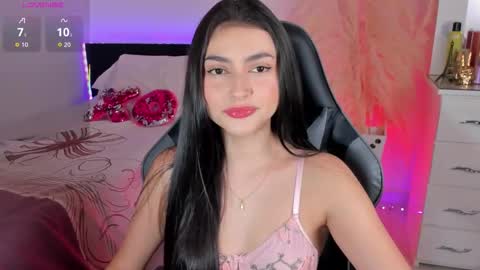 Snapshot of esmeralda_colllins chatting on 11-13-25, 08:19 Esmeralda online show from 11-13-25, 08:19