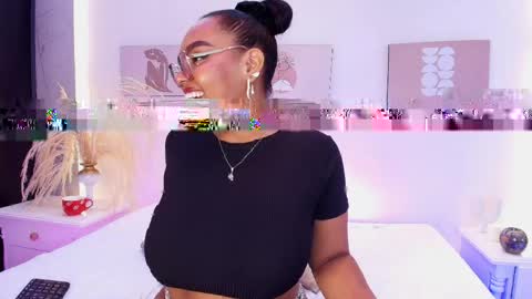 Snapshot of esmeralda_duarte chatting on 05-07-26, 05:13 esmeralda online show from 05-07-26, 05:13