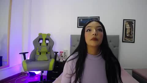 Snapshot of esmeraldaa_sc chatting on 10-29-25, 06:04 Perla online show from 10-29-25, 06:04