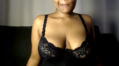 Esme online show from 06-17-26, 12:02