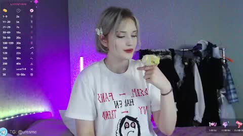 Esme online show from 05-18-26, 12:00