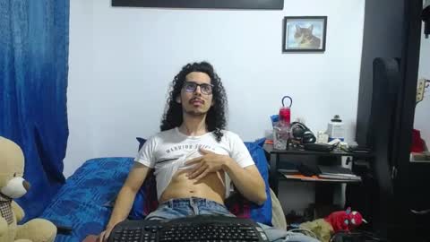 Esnider online show from 04-26-26, 02:42