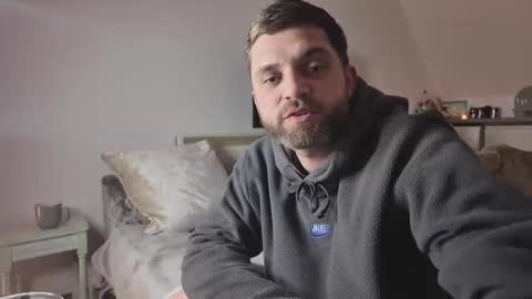 essexcouple online show from 03-11-26, 10:49