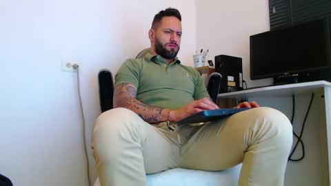 esteban online show from 04-22-26, 02:18