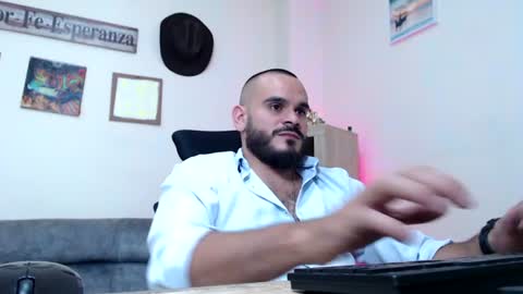 Snapshot of esteban_fer chatting on 06-18-26, 09:19 Esteban Fernandez online show from 06-18-26, 09:19
