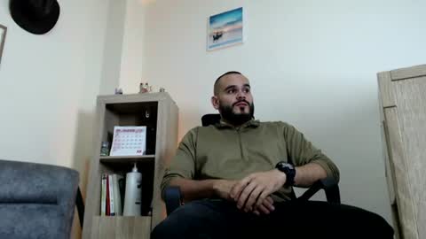 Snapshot of esteban_fer chatting on 06-19-26, 12:31 Esteban Fernandez online show from 06-19-26, 12:31
