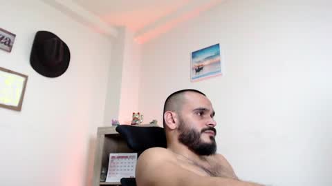 Snapshot of esteban_fer chatting on 06-25-26, 03:39 Esteban Fernandez online show from 06-25-26, 03:39