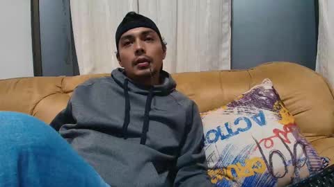 Snapshot of estebancot0314 chatting on 10-23-25, 06:34 Esteban online show from 10-23-25, 06:34