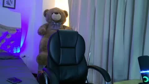 Esteban online show from 06-16-26, 07:16