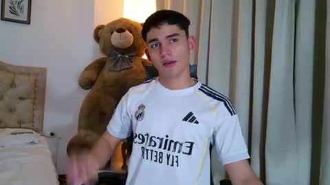 Snapshot of estebanperez_ chatting on 07-16-26, 11:05 Esteban online show from 07-16-26, 11:05