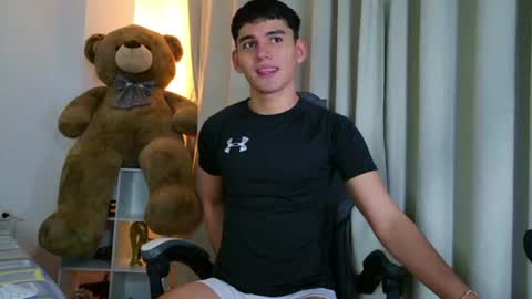 Snapshot of estebanperez_ chatting on 07-20-26, 11:23 Esteban online show from 07-20-26, 11:23