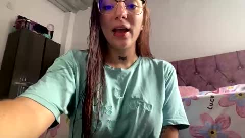 Snapshot of estefa1 chatting on 06-08-26, 09:37 estefa1 online show from 06-08-26, 09:37