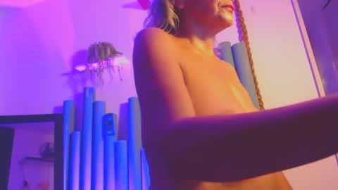 Snapshot of estelamaris1 chatting on 03-09-25, 04:38 estelamaris online show from 03-09-25, 04:38