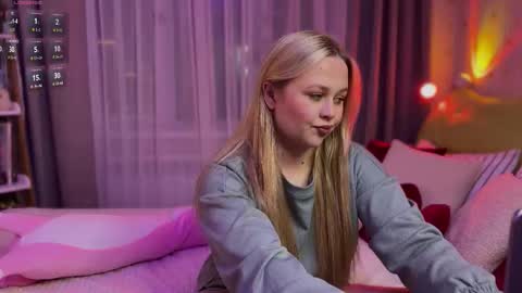 Estella online show from 03-06-26, 11:12