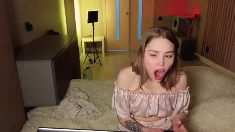 Estelle online show from 02-05-26, 07:07