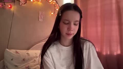 Snapshot of estellezdebski chatting on 07-15-26, 01:16 estellezdebski online show from 07-15-26, 01:16