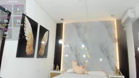 Snapshot of estephany_doll chatting on 10-20-25, 02:06 Estephany online show from 10-20-25, 02:06