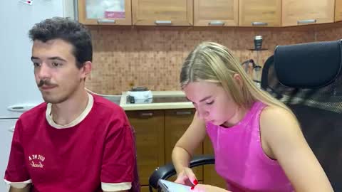 Ester online show from 09-25-25, 06:22