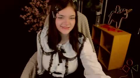 Ester  online show from 04-30-26, 10:54