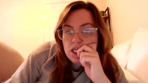 Esther online show from 06-04-26, 12:00