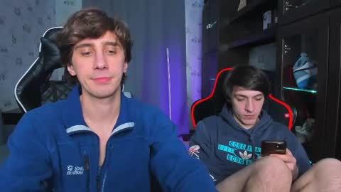 Snapshot of esthetics_boys chatting on 02-26-25, 06:37 LOUIS online show from 02-26-25, 06:37