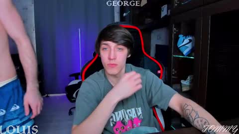 Snapshot of esthetics_boys chatting on 03-10-25, 02:26 LOUIS online show from 03-10-25, 02:26