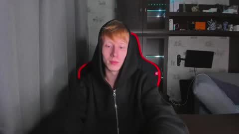 Snapshot of esthetics_boys chatting on 10-01-25, 08:15 LOUIS online show from 10-01-25, 08:15