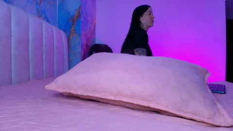 Snapshot of estrella_hanks_ chatting on 05-27-26, 11:51 Estrella online show from 05-27-26, 11:51