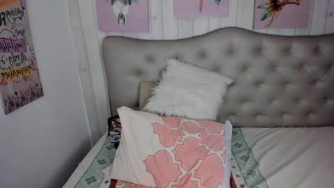 Snapshot of estrella_shy chatting on 03-07-25, 10:24 Estrella online show from 03-07-25, 10:24