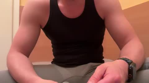 Snapshot of etat_on chatting on 09-29-25, 10:25 Tom online show from 09-29-25, 10:25