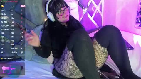 Aura online show from 12-19-25, 02:24