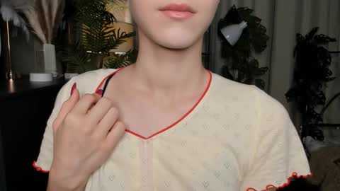 Snapshot of eternity_cuite chatting on 09-20-25, 05:41 Natalie online show from 09-20-25, 05:41