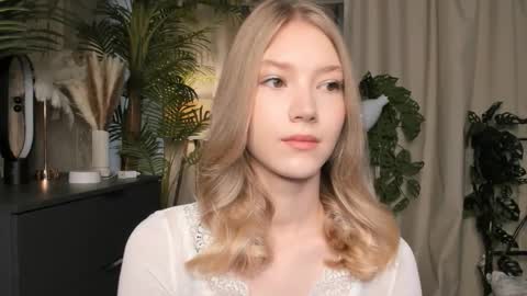 Snapshot of eternity_cuite chatting on 10-11-25, 05:50 Natalie online show from 10-11-25, 05:50