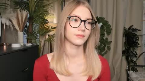 Snapshot of eternity_cuite chatting on 10-12-25, 05:50 Natalie online show from 10-12-25, 05:50