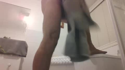 Snapshot of etextratestacle chatting on 12-11-24, 05:04 ET online show from 12-11-24, 05:04