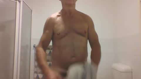 Snapshot of etextratestacle chatting on 12-22-24, 05:42 ET online show from 12-22-24, 05:42