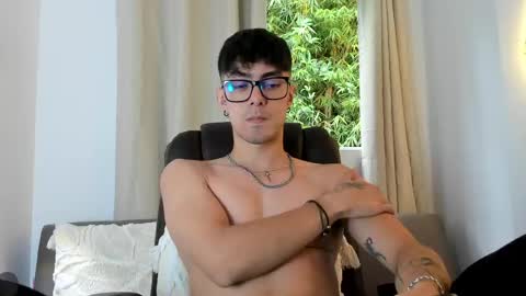 etham_wolf1 online show from 05-13-26, 06:38