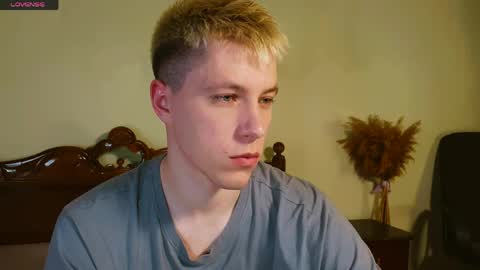 Ethan online show from 04-05-26, 01:03