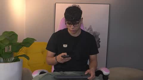 Snapshot of ethan_occonor chatting on 11-08-25, 12:27 ethan_occonor online show from 11-08-25, 12:27