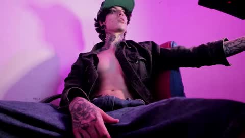 Snapshot of ethan_sykes chatting on 09-25-25, 02:26 Ethan sykes online show from 09-25-25, 02:26